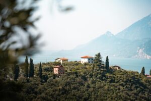 Experience Lakeside Charm at Vintage Villas on Lake Travis