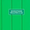 A green metal wall featuring an emergency exit sign in Dutch. Perfect for safety-themed graphics.