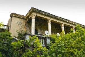 Hidden Gems: Best Vintage Villas Across Texas