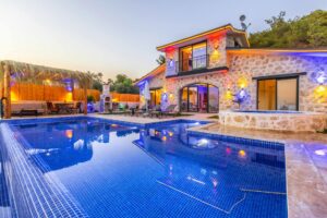 Luxury Retreats: Best Greece Villas You Can Book Today