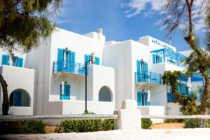 Why Choose Villas in Greece Over Hotels